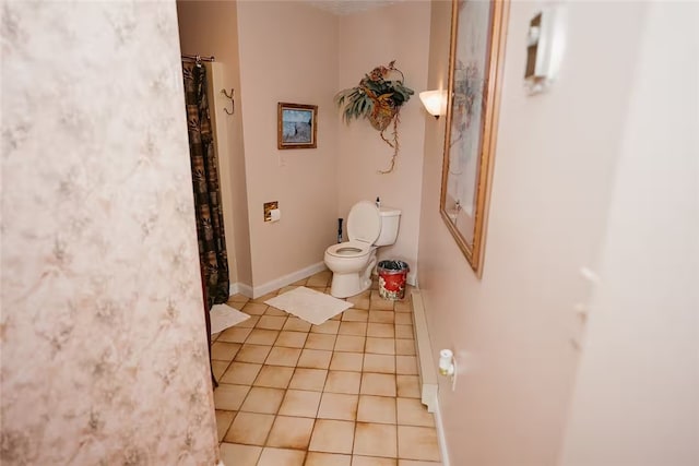 full bath featuring baseboards, a shower with curtain, toilet, and tile patterned floors