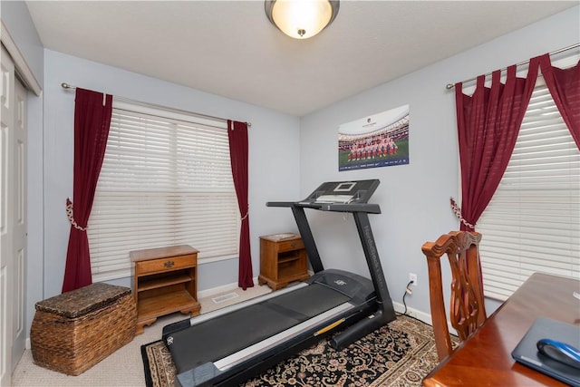 workout room with baseboards