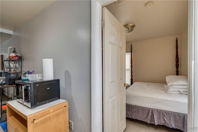 bedroom with carpet flooring