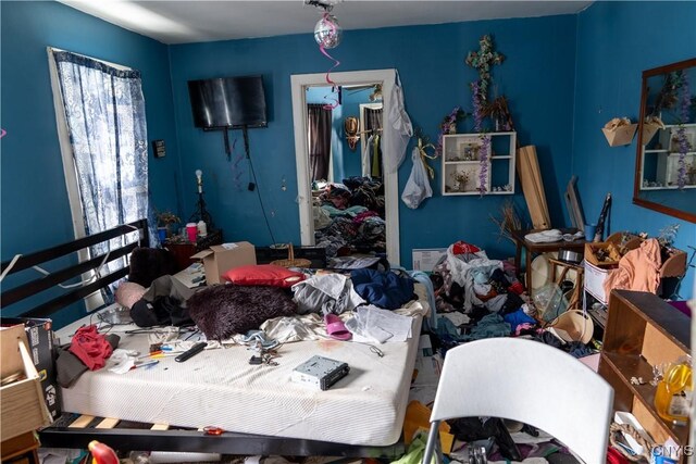 bedroom featuring a closet