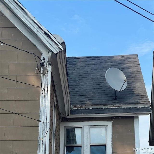 exterior details with a shingled roof