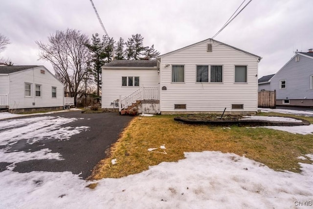 view of front of home with driveway