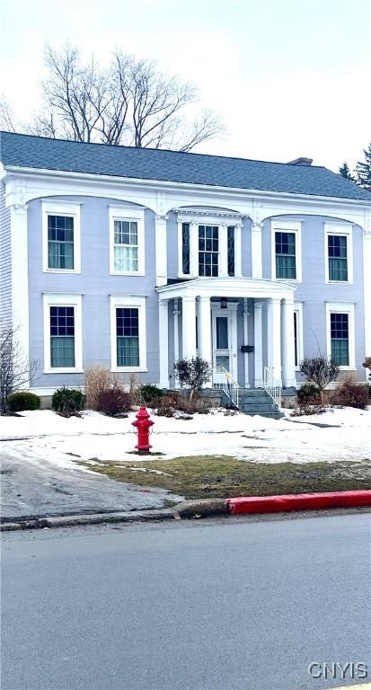 view of front facade