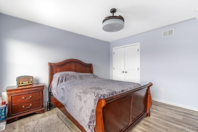 12 Kevwood Ln, Lancaster, NY 14086 - bedroom with baseboards, a closet, light wood-style flooring, and visible vents