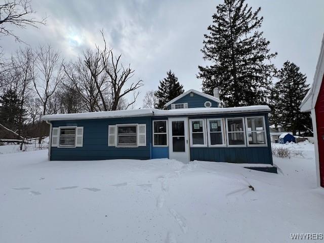 view of front facade featuring board and batten siding