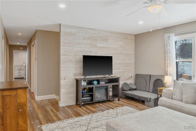 living room featuring recessed lighting, ceiling fan, baseboards, and wood finished floors