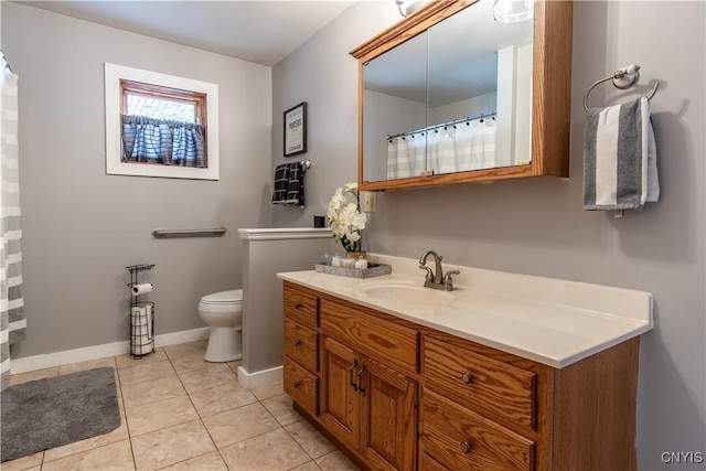 full bathroom with curtained shower, tile patterned flooring, toilet, vanity, and baseboards