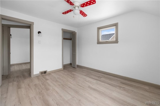 unfurnished bedroom with baseboards, visible vents, a ceiling fan, light wood-style floors, and a closet