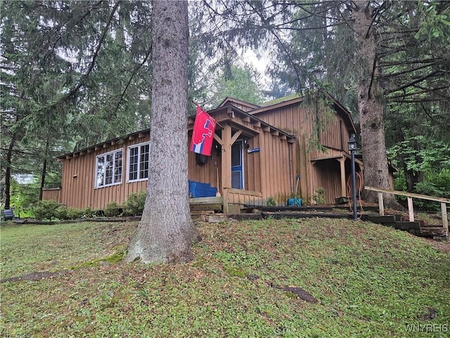 view of front of house with a front yard