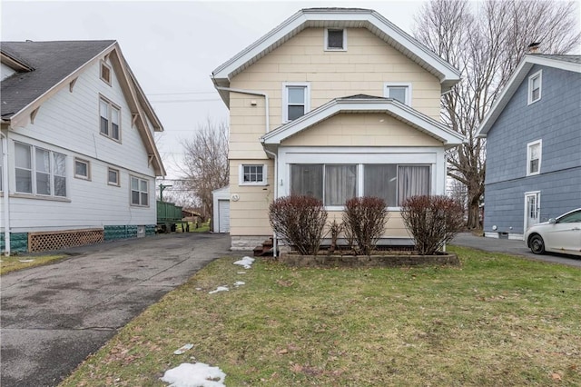 view of front of home with driveway and a front lawn