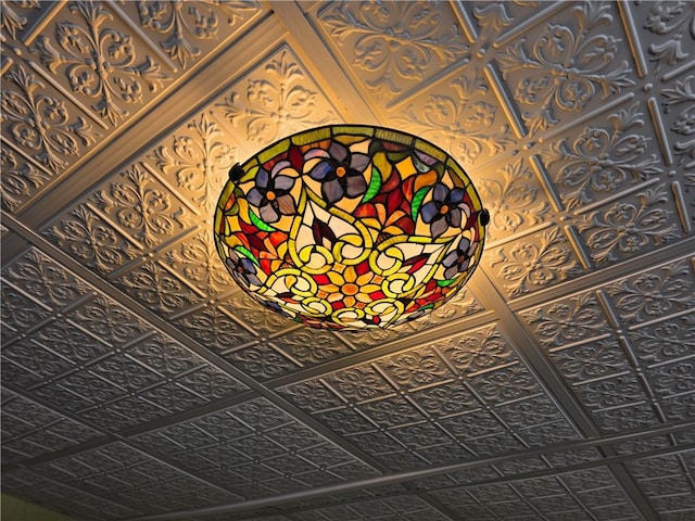 room details featuring an ornate ceiling