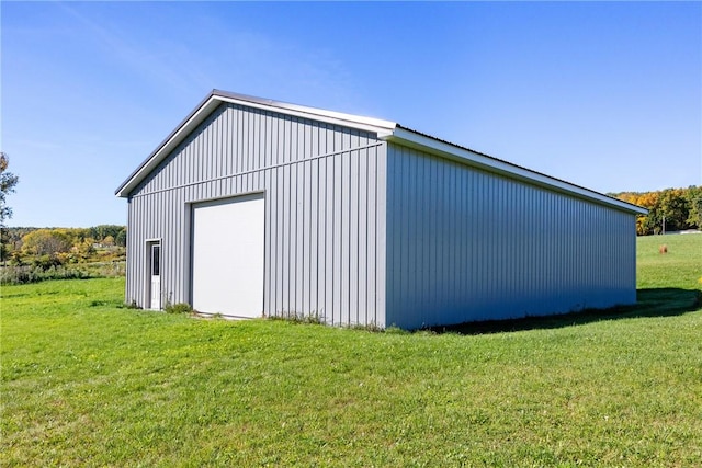 view of outdoor structure with an outbuilding