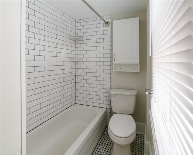 full bathroom featuring toilet and shower / bath combination