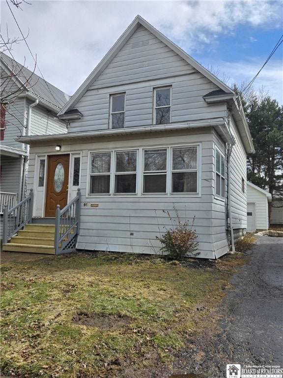 view of front facade featuring entry steps