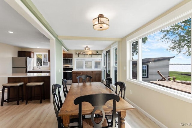 dining area featuring light wood-type flooring, baseboards, and recessed lighting