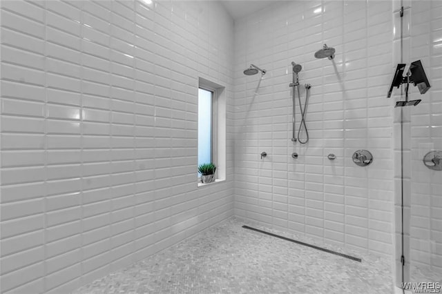 bathroom featuring tiled shower