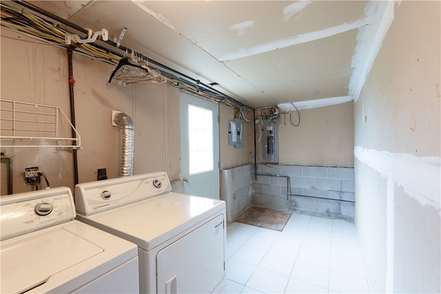 laundry room with electric panel, laundry area, and independent washer and dryer