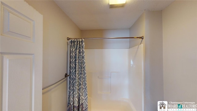 bathroom with curtained shower