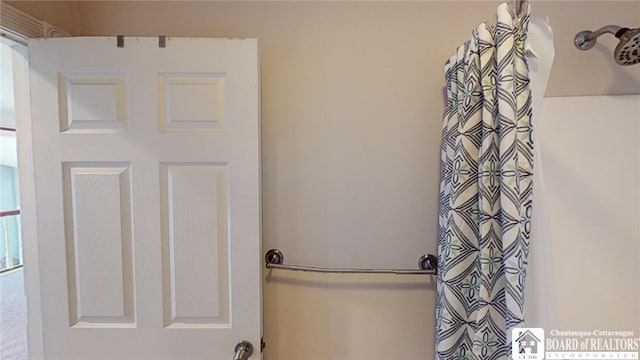 bathroom featuring a shower with curtain