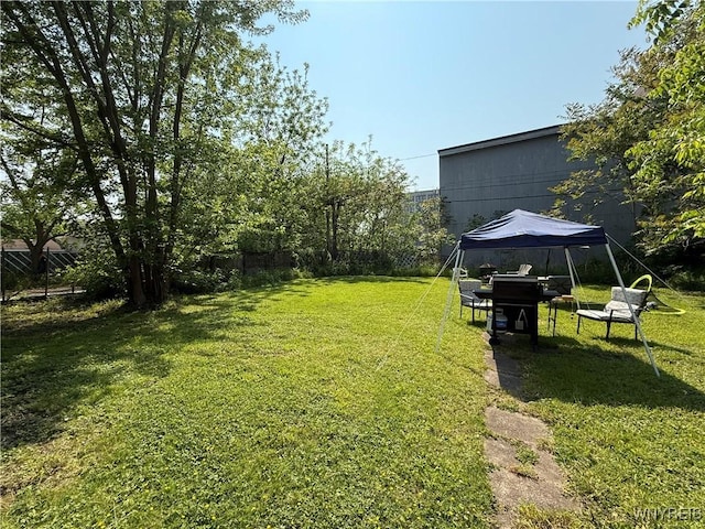 1258 W Ave, Buffalo, NY 14213 - view of yard with a gazebo
