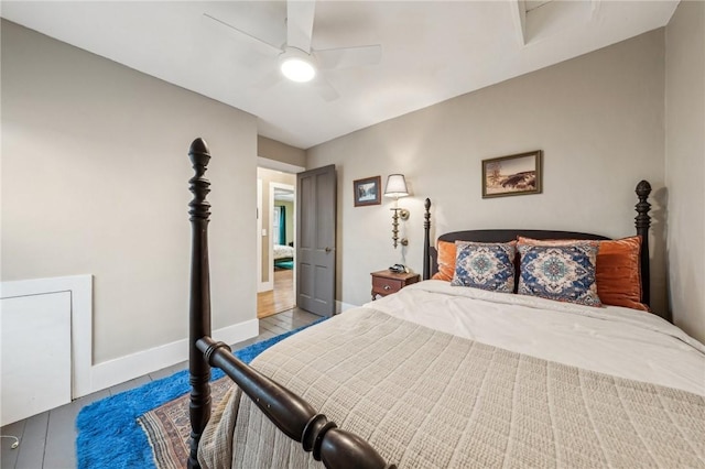 bedroom with ceiling fan and baseboards