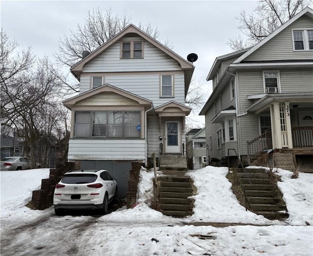 view of american foursquare style home