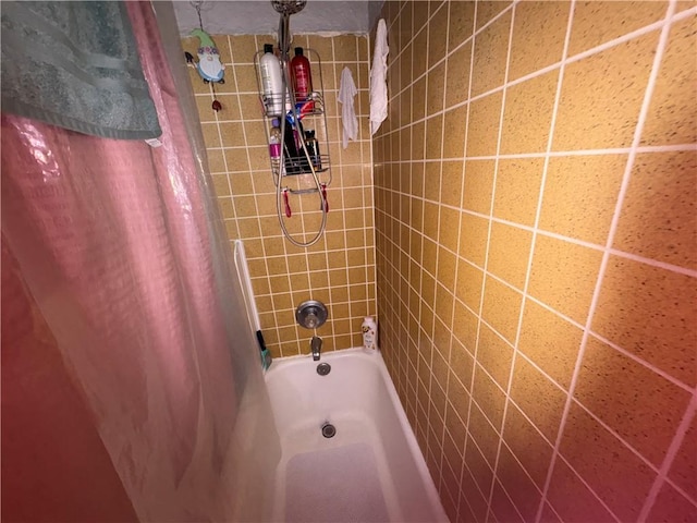 full bath with shower / tub combo