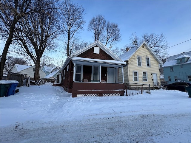 view of front of property featuring covered porch and fence