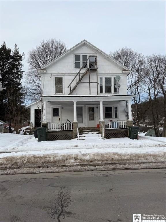 view of front of property featuring covered porch