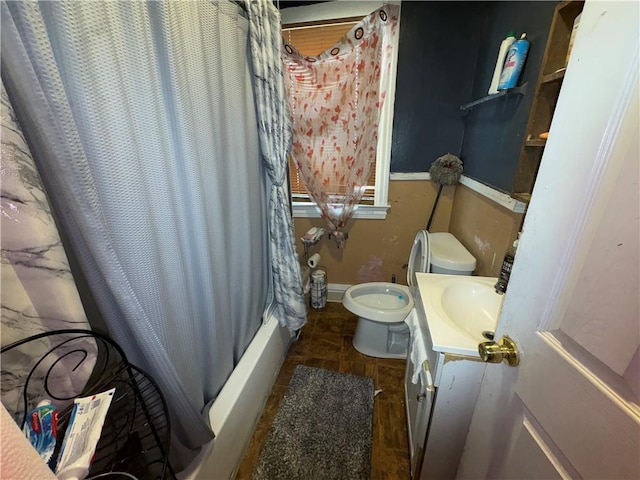 full bath featuring vanity, toilet, and baseboards