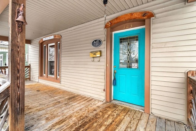 entrance to property featuring a porch