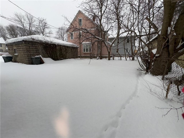 view of yard layered in snow