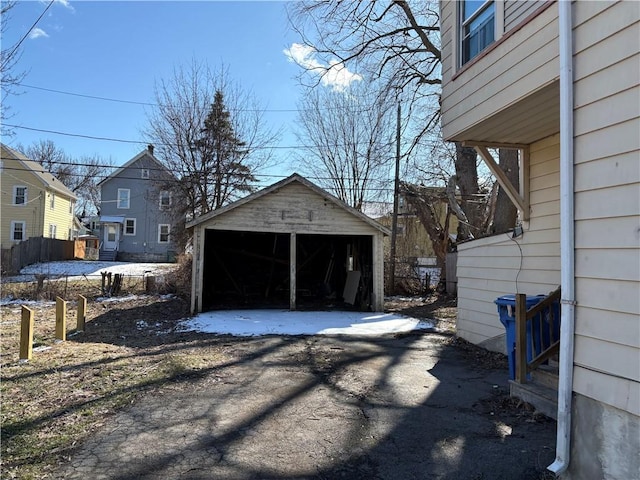 detached garage with fence