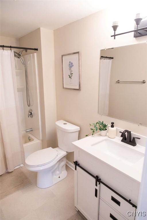 full bath featuring vanity, toilet, and shower / bathtub combination with curtain