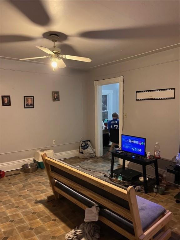 bedroom with ceiling fan