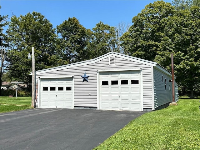 view of detached garage