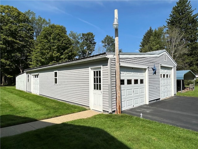 view of detached garage