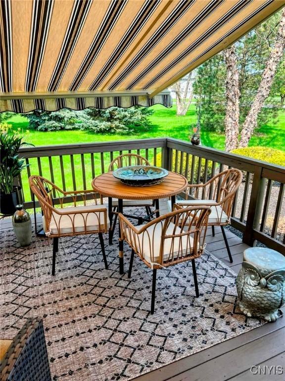 balcony with outdoor dining space