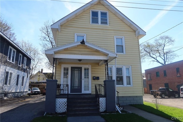 view of front of property featuring covered porch