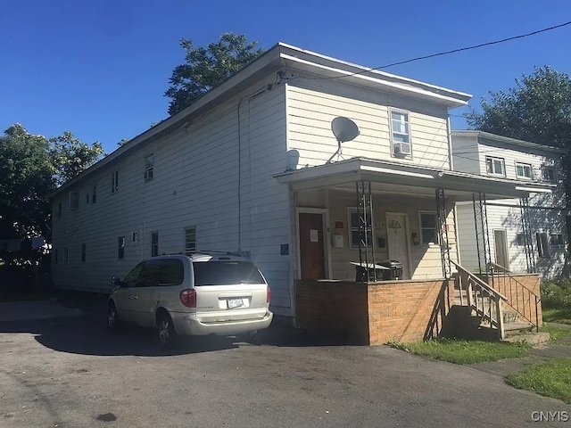 view of front facade featuring covered porch