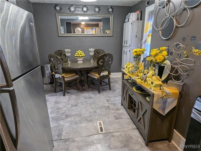 dining space with visible vents and baseboards