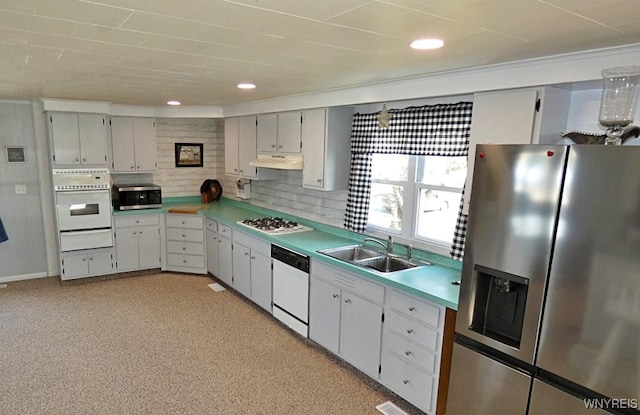 kitchen featuring white appliances, recessed lighting, a sink, under cabinet range hood, and tasteful backsplash