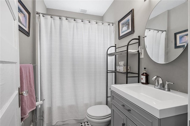 bathroom with visible vents, toilet, vanity, and shower / bath combo