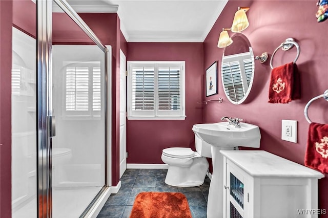 full bath featuring baseboards, a stall shower, a sink, ornamental molding, and toilet