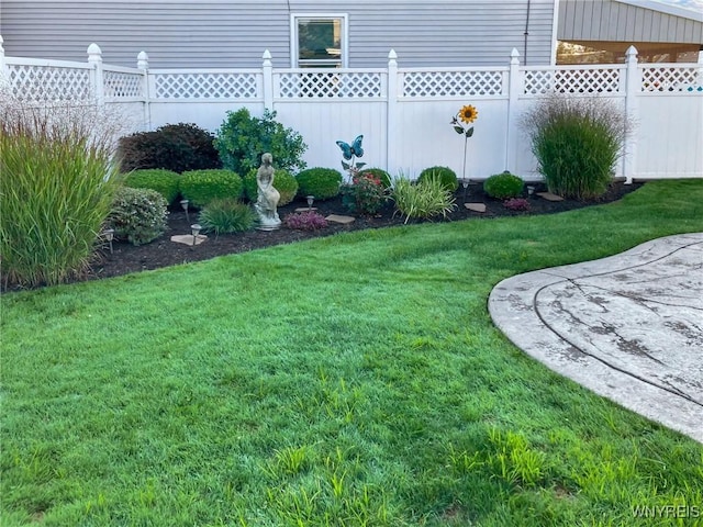 view of yard featuring fence