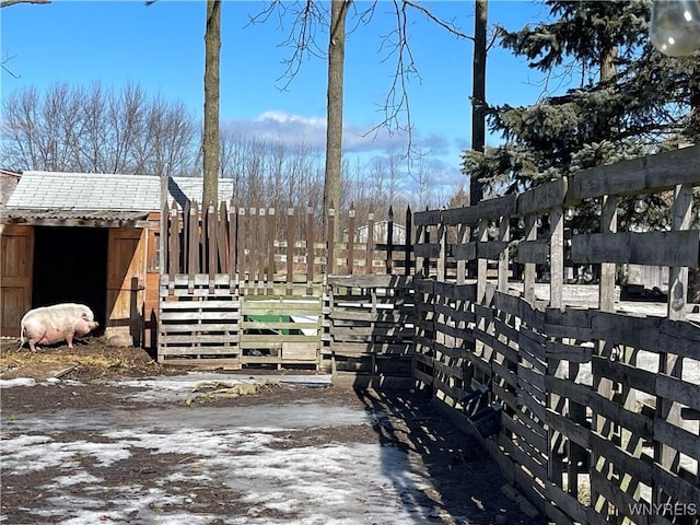 view of yard featuring an outbuilding and fence