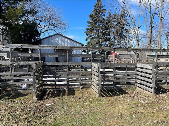 view of yard with an outbuilding