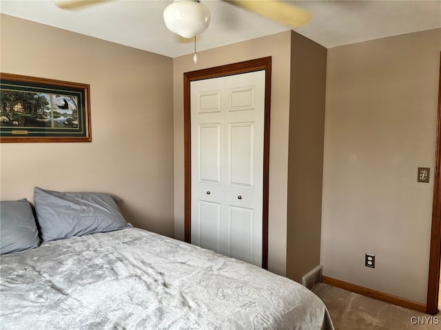 carpeted bedroom with baseboards and ceiling fan