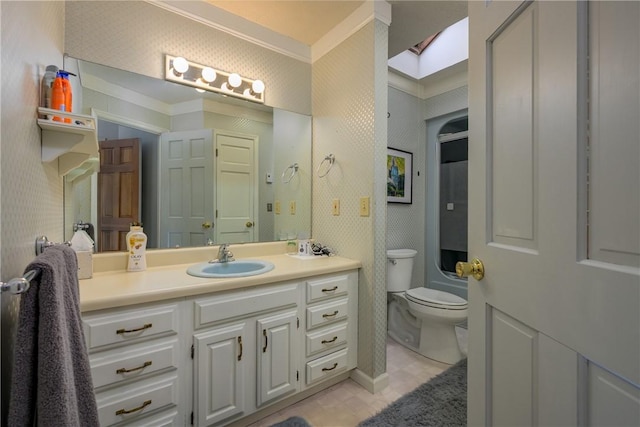 full bathroom featuring a skylight, toilet, wallpapered walls, and vanity