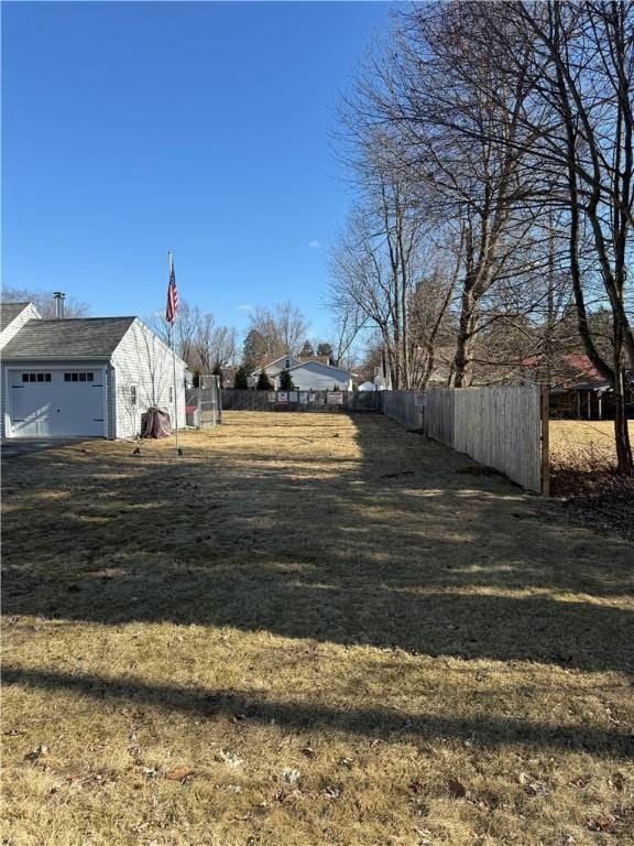 view of yard featuring fence